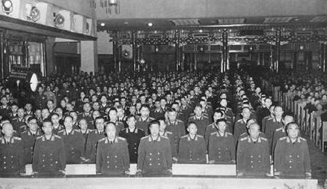 In 1959, Zhong Wei spoke up for Peng Dehuai and was handcuffed and ...