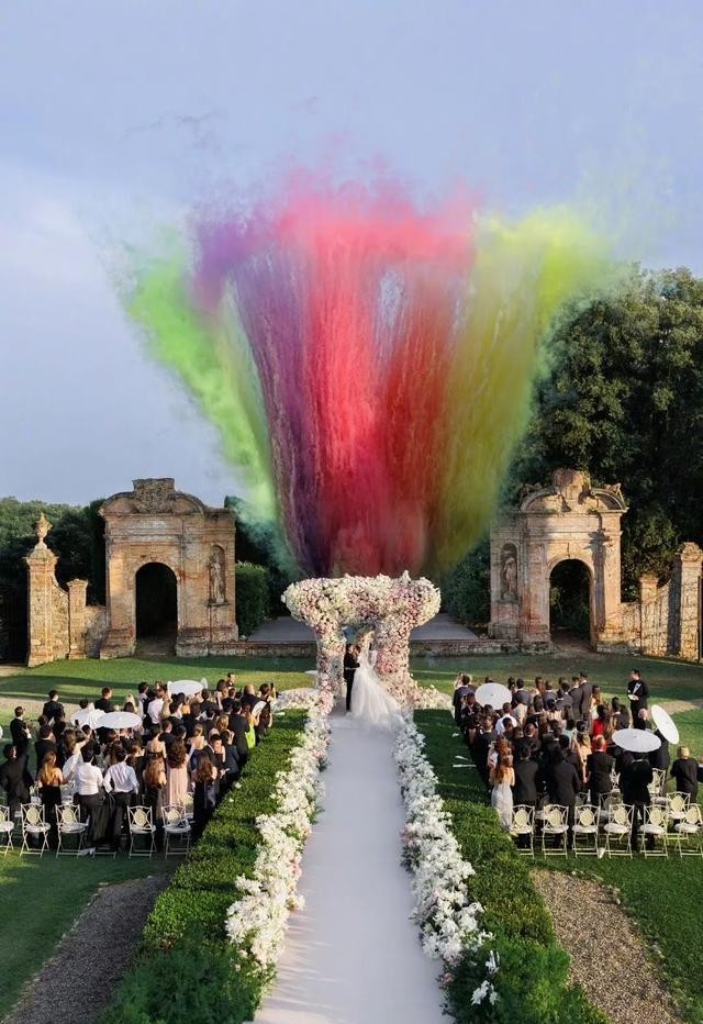 Beautiful! Wu Qianyu and Shi Boxiong kissed sweetly at the wedding, and ...