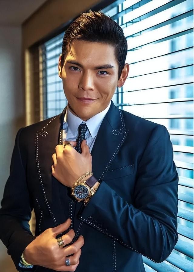 Xiang Zuo looks like he is so thin that he has become fierce, revealing ...