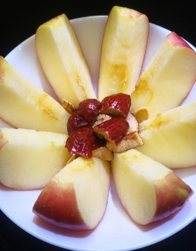 Photo inspiration: Sliced Apples As A Natural Digestive Aid For Dogs With Reference: This Is The Correct Way To Eat Apples It Regulates