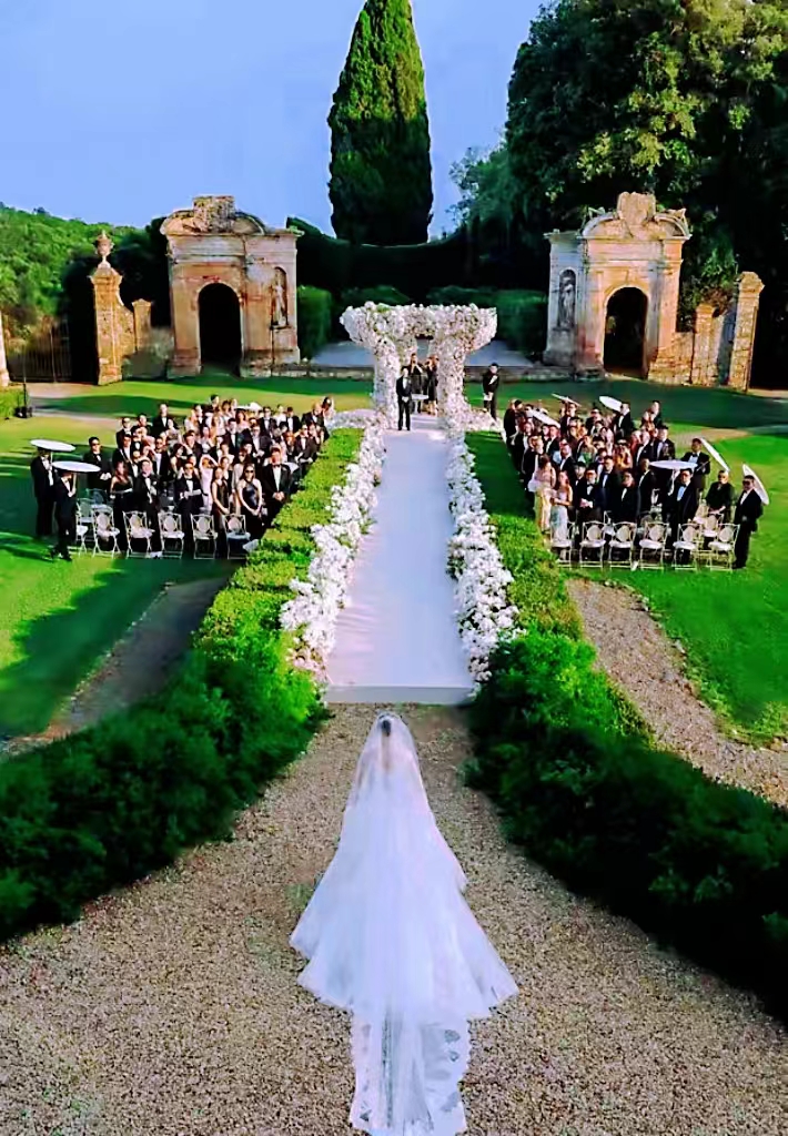 Wu Qianyu and Shi Beixiong's dream wedding: a poem of love, blooming ...