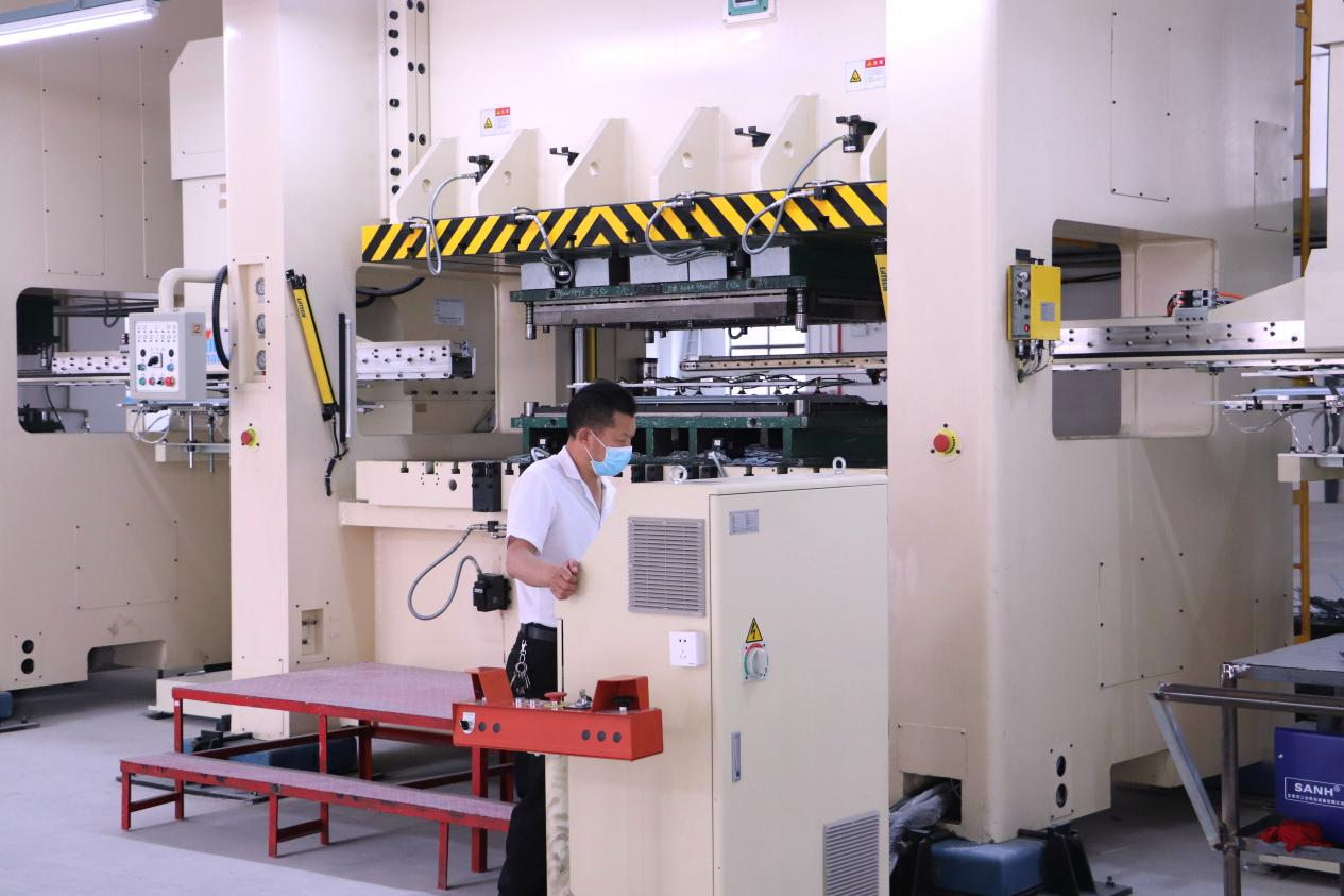 Improve the smart home appliance manufacturing industry chain, a