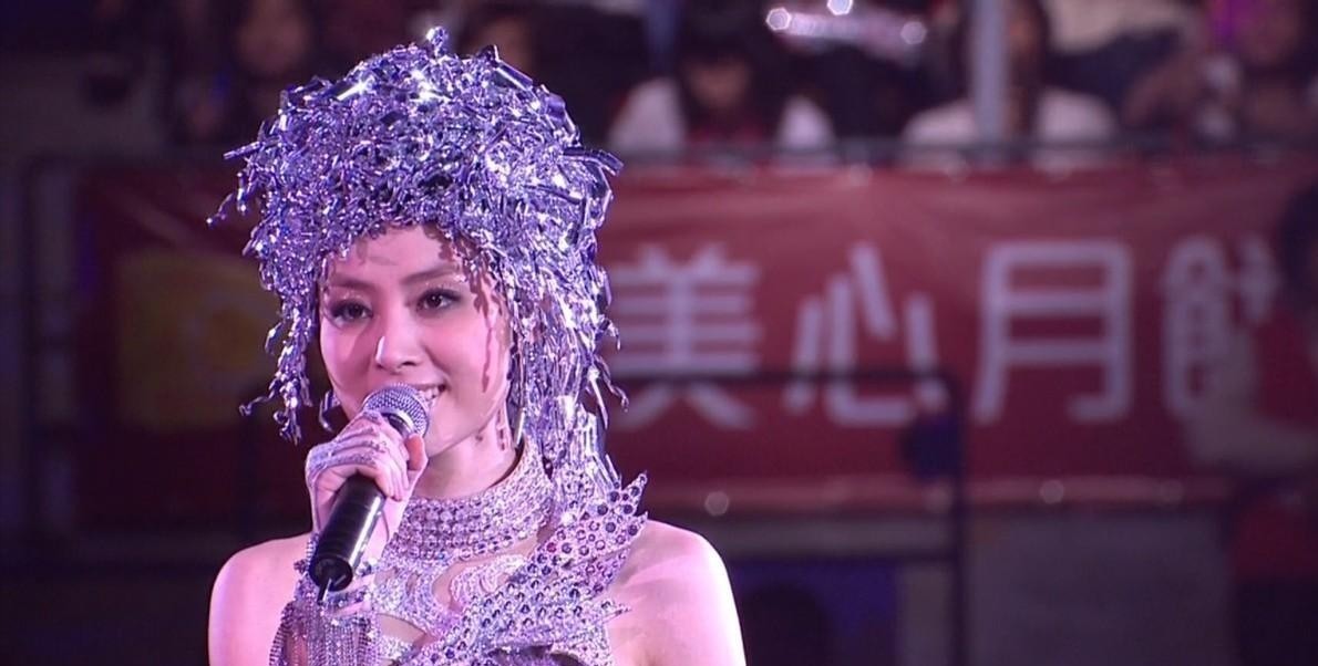 The Queen singer announced that she will temporarily leave the music ...