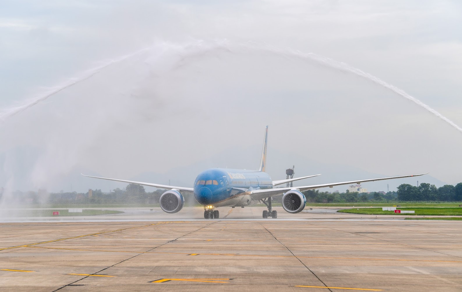 Vietnam Airlines receives fifth Boeing 787-10, bringing wide-body ...