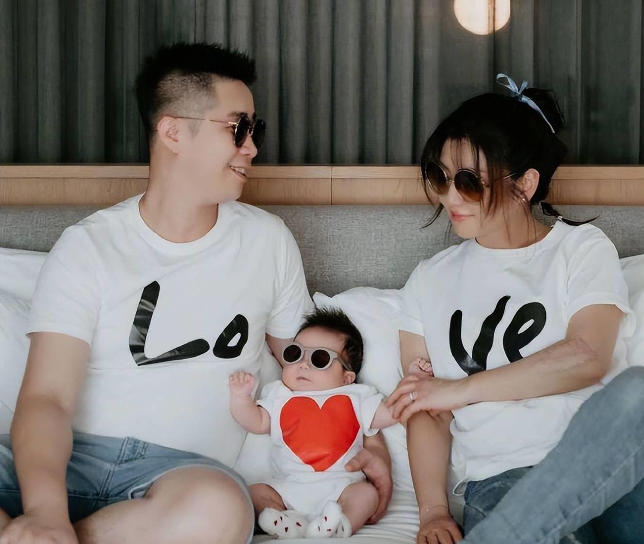 Selina posted a photo of mother and son to celebrate the New Year. The ...